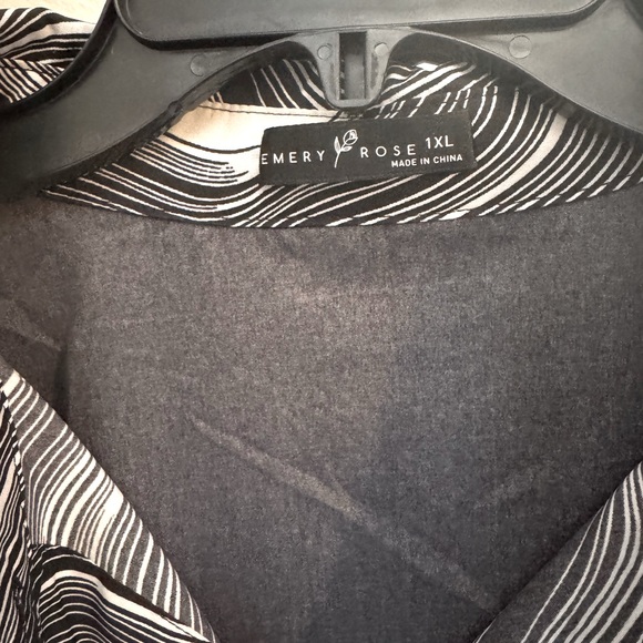 Black and White Swirl Pattern Blouse - Picture 2 of 3